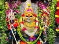 नागपुरातील कोराडीची देवी भाविकांना दिवसातून तीन रूपात देते दर्शन   - Marathi News | Goddess Koradi in Nagpur gives darshan to devotees in three forms a day | Latest nagpur News at Lokmat.com