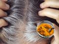 १ चमचा हळदीने काळेभोर होतील पिकलेले केस; हळदीचा ३ प्रकारे वापर करा-मिळवा सुंदर केस - Marathi News | Grey Hair Easy Solution : How to Use Turmeric For Grey Hairs The Benefits Of Turmeric For Hairs | Latest sakhi News at Lokmat.com