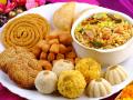दिवाळीचा उरलेला फराळ वापरून करा ३ खमंग- खरपूस पदार्थ! लगेचच फस्त होईल सगळा फराळ - Marathi News | What to do with leftover diwali faral? Best reuse of lefover chivda, shev and laddoo | Latest sakhi News at Lokmat.com