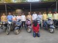 पुण्यात चोरलेल्या दुचाकी बीडमध्ये विक्री; चोरट्याला बेड्या ठाेकून सात दुचाकीही जप्त  - Marathi News | Stolen two-wheeler in Pune for sale in Beed; Thieves were handcuffed and seven bikes were also seized | Latest beed News at Lokmat.com