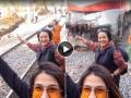 बाई बाई! रेल्वे ट्रॅकवर सेल्फीसाठी दिली पोझ, हाताला बसली जोरदार धडक..जीवावर बेतले पण.. - Marathi News | The horrifying moment woman taking selfie is hit by train | Latest sakhi News at Lokmat.com