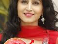 चेहऱ्यावर ब्लॅकहेड्स- व्हाईटहेड्स खूप वाढले? टोमॅटो फेशियल करा, चेहरा चमकेल चटकन - Marathi News | How to get rid of blackheads and whiteheads? how to do tomato facial at home, 4 steps tomato facial for glowing skin | Latest sakhi News at Lokmat.com