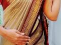 साडीच्या पदराचा वरचा काठ नीट बसतच नाही? १ सोपी ट्रिक- काठ उठून दिसतील, पदर चापून चोपून बसेल - Marathi News | Saree hacks: How to pin up saree pallu properly? How to fix saree pallu? saree draping tips | Latest sakhi News at Lokmat.com