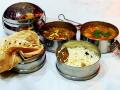 शाळा-ऑफिसच्या डब्यातले पदार्थ राहतील गरम? डब्यात जेवण भरताना ३ गोष्टी लक्षात ठेवा - Marathi News | 3 Ways to Keep Food Hot in Tiffin Box | Latest sakhi News at Lokmat.com