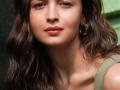 आलिया सांगतेय तिच्या ग्लोईंग त्वचेचं सोपं सिक्रेट; ६ स्किन केअर टिप्स; नाजूक-सुंदर दिसेल चेहरा - Marathi News | Skin Care Routine Of Alia Bhatt : Alia Bhatt's Skincare Routine Explained in 6 Simple Steps | Latest sakhi News at Lokmat.com