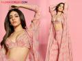 अभिनेत्री अलाया एफ हिच्या ग्लॅमरस अदा, फाटो सर्वत्र व्हायरल - Marathi News | Actress Alaya F Shares Glamorous photos | Latest filmy Photos at Lokmat.com