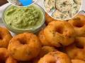 मुरमुऱ्याचा मेदूवडा कधी करून पाहिलं का? १५ मिनिटांत करा झटपट पौष्टिक ब्रेकफास्ट - Marathi News | Instant Murmura Medu Vada in 10 Mins | Tasty & Healthy Bhel Snacks - Bhel Medu Vada | Latest sakhi News at Lokmat.com