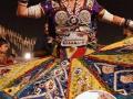 गरबा खेळताना खूप घाम येतो-दुर्गंधीही येते घामाची? १ भन्नाट ट्रिक-डिओपेक्षा भारी उपाय... - Marathi News | Fragrance Hacks to Help Your Perfume Last Longer Perfume hack to smell good all day | Latest sakhi News at Lokmat.com