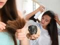 केसांचे झाले वाटोळे? ३ घरगुती हेअर मास्क, केस होतील मऊमुलायम... - Marathi News | Hair tangled?Homeremedy For Long Hair With Split Ends Problem Due To Chemical Treatment How to Conceal or Get Rid of Split Ends How to Repair and Prevent Split Ends | Latest sakhi News at Lokmat.com