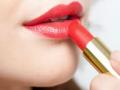 हिवाळ्यात कोरड्या ओठांवर लिपस्टिकचे तडे दिसतात? ४ टिप्स, लिपस्टिक टिकेलही-दिसेलही छान... - Marathi News | How to Make Your Lipstick Last Longer During Winters How To Make Lipstick Stay Longer Just Do These Simple Thing Before Applying During Winters | Latest sakhi News at Lokmat.com