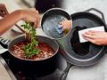 लोखंडी कढईत शिजवलेला पदार्थ काळा होतो? ६ टिप्स, मिळेल भरपूर लोह- भाजी काळीही होणार नाही... - Marathi News | How To Prevent Vegetables Turning Black In Iron Pan How to stop cast iron from turning food black how a simple trick can prevent your cast Iron cookware from making food black | Latest sakhi News at Lokmat.com