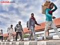 रोजगाराअभावी शेकडो मजुरांचे आंध्र व तेलंगणात स्थलांतर - Marathi News | Hundreds of laborers migrate to Andhra and Telangana due to lack of employment | Latest chandrapur News at Lokmat.com