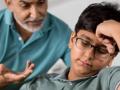 मुलांनी आपल्याशी कायम आदरानं बोलावं असं वाटतं? आईबाबांनी आधी स्वत: बदलायला हव्या ६ सवयी - Marathi News | Parents Should Avoid This Mistakes : 6 Common Parenting Mistakes To Avoid | Latest sakhi News at Lokmat.com