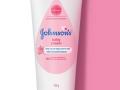 हिवाळ्यात बाळाच्या नाजूक त्वचेची काळजी घ्या, आंघोळीनंतर लावायला हवं योग्य मॉइश्चरायझर - Marathi News | Johnson's Baby Cream: How to Care for Your Newborn's Delicate Skin in Winter | Latest sakhi News at Lokmat.com