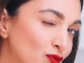 Long Lasting Lipstick: ओठांवरची लिपस्टिक तासनतास राहील जशीच्यातशी! कियारा आडवाणी सांगते खास ट्रिक - Marathi News | simple and easy tips by Kiara advani for long lasting lipstick, makeup tips for long lasting lipstick | Latest sakhi News at Lokmat.com