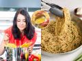 न्यूडल्स करताना चिकट -लगदा होतो? ६ टिप्स, होतील मऊ- सुटसुटीत - Marathi News | cooking noodles get sticky and mushy how to make boiled non sticky noodles 6 tips right method to cooking soft noodles | Latest sakhi Photos at Lokmat.com