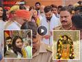 VIDEO: अनुष्का शर्मा-विराट कोहली अयोध्यात, रामलल्ला आणि हनुमान गढी येथे बजरंगबलीचं घेतलं दर्शन! - Marathi News | Virat Kohli And Anushka Sharma Seek Divine Blessings At Ram Mandir And Hanuman Garhi In Ayodhya | Latest filmy News at Lokmat.com