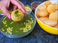 गाडीवर मिळते तशी पाणीपुरी घरीच खा! टम्म फुगणारी पाणीपुरी आणि तिखट पाण्याची खास रेसिपी - Marathi News | How To make Street Style Pani puri At Home : Pani Puri Recipe How To Make Pani Puri | Latest sakhi News at Lokmat.com