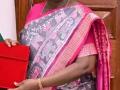Budget 2026: राष्ट्रपती द्रौपदी मुर्मू यांची सुंदर अस्सल संबळपुरी साडी, पाहा संबरपुरी हातमाग साडीची सुंदर गोष्ट - Marathi News | Budget 2026: president draupadi murmu wore sambalpuri saree on budget 2026 | Latest sakhi News at Lokmat.com