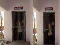 लॉकअपमध्ये कैद्याने गायले 'मुझे पीने का शौक नहीं...,' महिला कॉन्स्टेबलची प्रतिक्रिया झाली व्हायरल - Marathi News | viral news prisoner seen singing song mujhe peene ka shauk nahi leaves cops laughing watch old video viral | Latest social-viral News at Lokmat.com