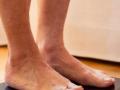 हिवाळ्यात काही लोकांचं वजन का वाढतं? जाणून घ्या कारणे आणि उपाय! - Marathi News | Why do people gain weight in winter know the reasons and way to loose weight | Latest sakhi News at Lokmat.com