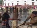 धक्कादायक! महिला आंदोलकांवर उत्तर प्रदेश पोलिसांचा लाठीचार्ज; Video वायरल... - Marathi News | Shocking! Uttar Pradesh police baton charge women protesters; Video Viral... | Latest national News at Lokmat.com