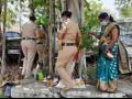 खाकी वर्दीवरच वडाच्या झाडाला घातले फेरे - Marathi News | He wore a khaki uniform on a tree | Latest nagpur News at Lokmat.com
