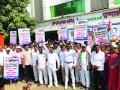 ‘त्या’ १४ गावांचा पाणीप्रश्न पेटला, राष्ट्रवादीचे आंदोलन - Marathi News | The 'water' of the 14 villages burnt the question, NCP's agitation | Latest thane News at Lokmat.com