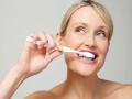 तुम्हीही ब्रश करताना 'या' चुका करता का? वेळीच व्हा सावध.... - Marathi News | These are the wrong ways of brushing | Latest health News at Lokmat.com