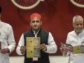 Samajwadi Party Manifesto UP Election 2022: निवडून दिल्यास पेट्रोल, डिझेल, सीएनजी फ्री फ्री फ्री; सपाच्या जाहीरनाम्यात मोठमोठ्या घोषणा - Marathi News | Samajwadi Party Manifesto UP Election 2022: Petrol, Diesel, CNG Free per month; Big announcements by Akhilesh Yadav in Uttar Pradesh | Latest national News at Lokmat.com