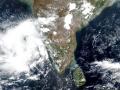 निसर्ग चक्रीवादळ आज रायगडला धडकणार; संचारबंदी जारी - Marathi News | Nisarga cyclone to hit Raigad today; Curfew issued | Latest maharashtra News at Lokmat.com