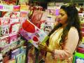 ‘व्हॅलेंटाइन डे’निमित्त ग्रीटिंग कार्डची वाढली मागणी - Marathi News | Increased demand for greeting cards for 'Valentine's Day' | Latest raigad News at Lokmat.com