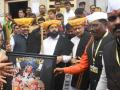 येळकोट येळकोट जय मल्हार; मुख्यमंत्र्यांसह २ उपमुख्यमंत्री सुप्रिया सुळेंच्या मतदारसंघात - Marathi News | Yelkot Yelkot Jai Malhar, Chief Minister Eknath Shinde along with 2 Deputy Chief Ministers Ajit pawar and Devendra Fadanvis at Jejuri Fort | Latest pune Photos at Lokmat.com