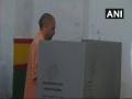 उत्तर प्रदेश पोटनिवडणूक : गोरखपूर-फुलपूरमध्ये मतदानाला सुरूवात, आदित्यनाथांनी केलं मतदान - Marathi News | Uttar Pradesh by-election: Adityanath started voting in Gorakhpur-Fulpur polling | Latest national News at Lokmat.com