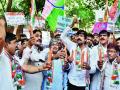 युवक काँग्रेसचे महाराष्ट्रभर निषेधासन - Marathi News | Yucca Congress all over Maharashtra | Latest mumbai News at Lokmat.com