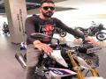 क्रिकेटर युवराज सिंहने घेतली BMW G 310 R बाईक, जाणून घ्या खासियत - Marathi News | Cricketer Yuvraj Singh brings home The BMW G 310 R | Latest cricket News at Lokmat.com