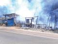 झाराप येथे महामार्गावरील टपऱ्यांना भीषण आग - Marathi News | A huge fire broke out on the highway at Zarap | Latest sindhudurga News at Lokmat.com