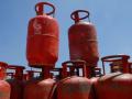 LPG Cylinder Price: गॅस सिलिंडर 91.50 रुपयांनी स्वस्त झाला; नव्या आर्थिक वर्षातील पहिली गुडन्युज - Marathi News | LPG Cylinder Price slashed: commercial Gas cylinder became cheaper by Rs 91.50; The first good news of the new financial year | Latest business News at Lokmat.com