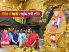 सबका मालिक एक ! नीता अंबानी शिर्डीमध्ये... श्री साईबाबांच्या समाधीचे घेतले दर्शन (PHOTOS) - Marathi News | Nita Ambani visited Shri Sai Baba Samadhi temple bowed to Sai Baba took blessings see photos | Latest maharashtra Photos at Lokmat.com