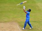 ICC World Cup 2019 : रोहितनं टोलावलेला षटकार 'तिला' लागला अन् हिटमॅननं दिलं सरप्राईज