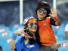 IPL 2019 : आयपीएलच्या सामन्यात चाहत्यांची धमाल पाहा