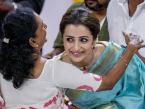 'थलापती' विजय मुख्यमंत्रीपदी! पण चर्चा फक्त तृषाची; विजयच्या आईच्या पडली पाया अन् चर्चांना उधाण - Marathi News | Vijay Takes Oath as CM but Trisha Steals the Spotlight Actress Seeks Blessings from Vijay Mother | Latest filmy Photos at Lokmat.com 'थलापती' विजय मुख्यमंत्रीपदी! पण चर्चा फक्त तृषाची; विजयच्या आईच्या पडली पाया अन् चर्चांना उधाण - Marathi News | Vijay Takes Oath as CM but Trisha Steals the Spotlight Actress Seeks Blessings from Vijay Mother | Latest filmy Photos at Lokmat.com