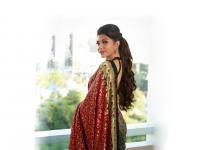 श्रीलंकन ब्युटी जॅकलिन फर्नांडिसचे साडीतले हे फोटो पाहिलेत का ?, भारताशी आहे तिचे खास कनेक्शन - Marathi News | Jacqueline Fernandez looks stunning in gda | Latest filmy Photos at Lokmat.com