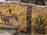 इटली के पोम्पेई में मिली 2 हजार साल पुरानी कैंटीन, यहां देखें उस जमाने का सिस्टम - | Archaeologists discovered 2 thousand old canteen in pompeii with food remains in kept in jars | Latest weird Photos at Lokmatnews.in