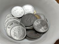 One Rupee Coin Ban: 1 रुपयाचे नाणे बंद झाले? दुकानदार घेईनात, पोस्टही नाकारतेय? कुठे जमा कराल... - Marathi News | One Rupee Coin Ban: 1 rupee coin closed? not accepting by shopkeepers, even reject by the post, banks? Where to deposit ... | Latest business Photos at Lokmat.com