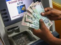 एटीएममधून 100च्या नोटा का मिळत नाहीत?, जाणून घ्या सत्य - Marathi News | No Rs 100s in ATMs? Blame it on sizes SSS | Latest national Photos at Lokmat.com