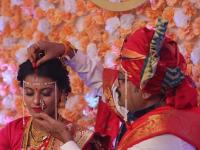 जन्माच्या गाठी... अभिनेत्री शुभांगी सदावर्तेच्या लग्नाचे हे सुंदर फोटो एकदा पाहाच - Marathi News | actress shubhangi sadavarte married with anand oak photos are going viral | Latest filmy Photos at Lokmat.com