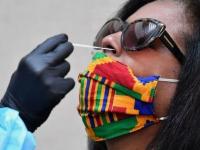 Fact check : कोरोना टेस्टसाठी स्वॅब स्टिक नाकात टाकल्याने खरंच 'ही' गंभीर समस्या होते का? - Marathi News | Fact check : Coronavirus tests swabs stick not damage the brain | Latest health Photos at Lokmat.com