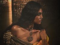 Hotness Overloaded!! मालविका मोहननने केले बोल्ड फोटोशूट, फोटोंवरून हटणार नाही नजर - Marathi News | Malavika Mohanan latest bold and beautiful look viral on social media | Latest filmy Photos at Lokmat.com