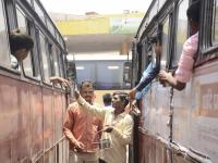 उन्हातान्हातली माणसं... - Marathi News | work in heat.. | Latest gondia Photos at Lokmat.com